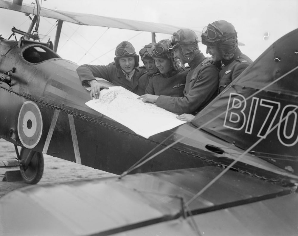 New Zealand, Canadian, American, English and South African pilots of No. 32 Squadron. 15 May 1918.